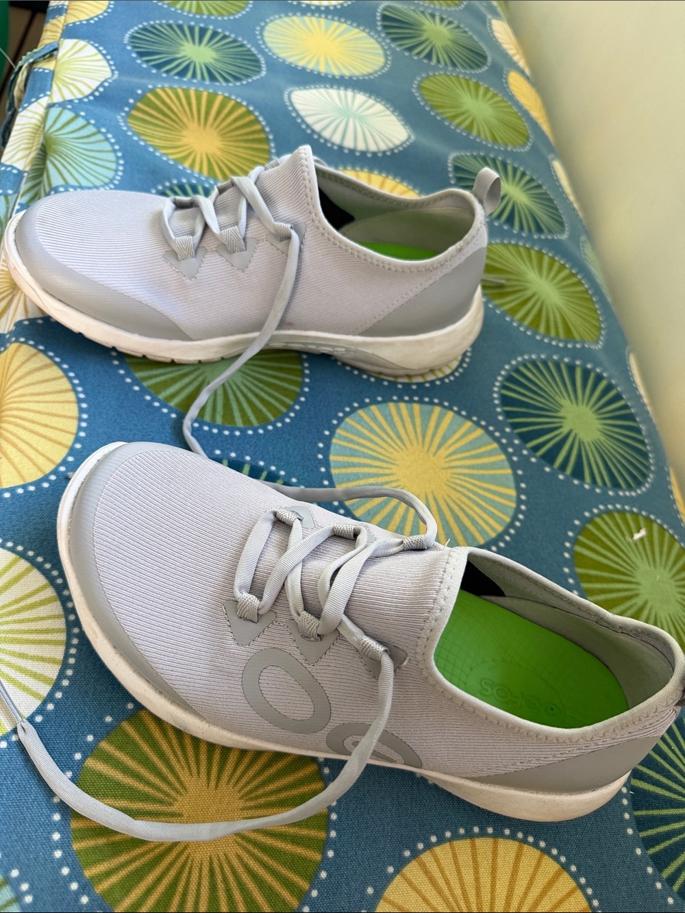 OOFOS Light Gray Slip-On Lace Athletic Sneakers